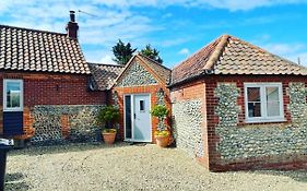 Charming, Cosy Waterside Retreat In Gimingham, North Norfolk